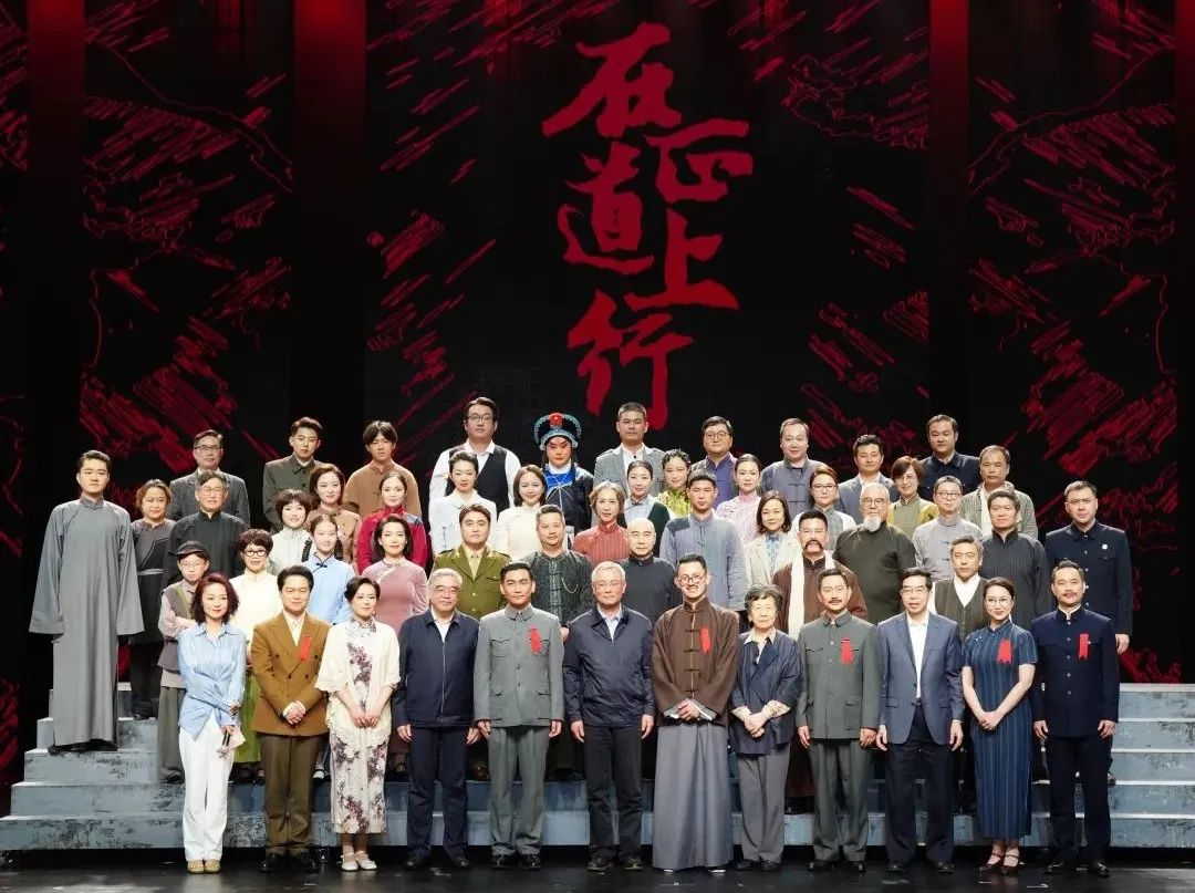 今年会jinnianhui金字招牌·蓝硕以科技赋能话剧《在正道上行》圆满上演